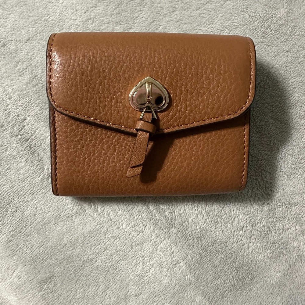 💥💥SOLD💥💥NWT KATE SPADE MARTI PEBBLED LEATHER COMPACT WALLET